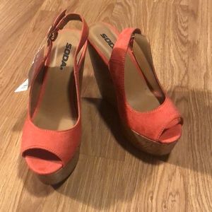 NWT coral wedges